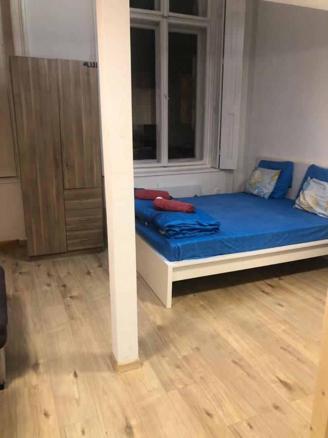 7dab Rotten 4b3 Contactless Self Check-in * Budapest