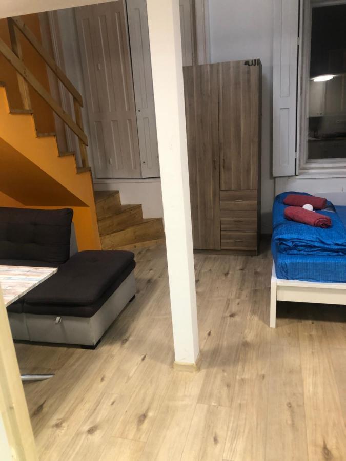 7dab Rotten 4b3 Contactless Self Check-in Budapest